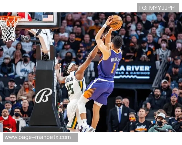 布克半场表现不佳仅得13分4助攻正负值惨淡11球队陷入困境 布克半场表现不佳仅得13分4助攻正负值惨淡11球队陷入困境