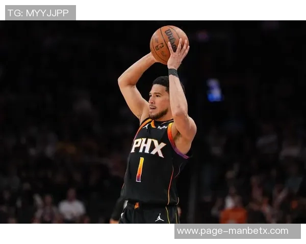 布克半场表现不佳仅得13分4助攻正负值惨淡11球队陷入困境