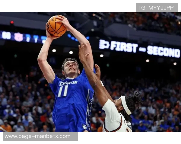 新秀卡尔克布伦纳半场表现抢眼2中2斩获8分3篮板1抢断1盖帽